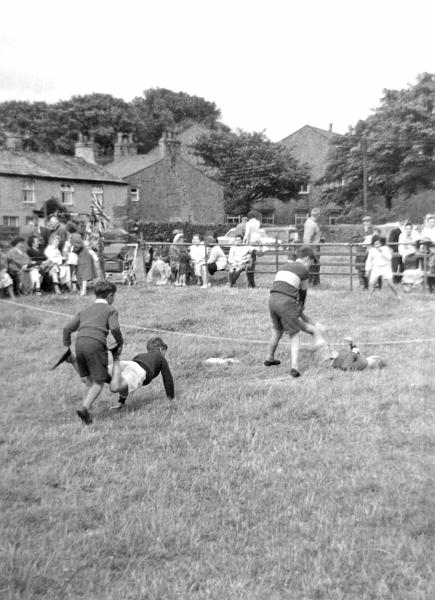 Wheelbarrow race.jpg - Coronation  1953 - Sports Day - wheelbarrow race